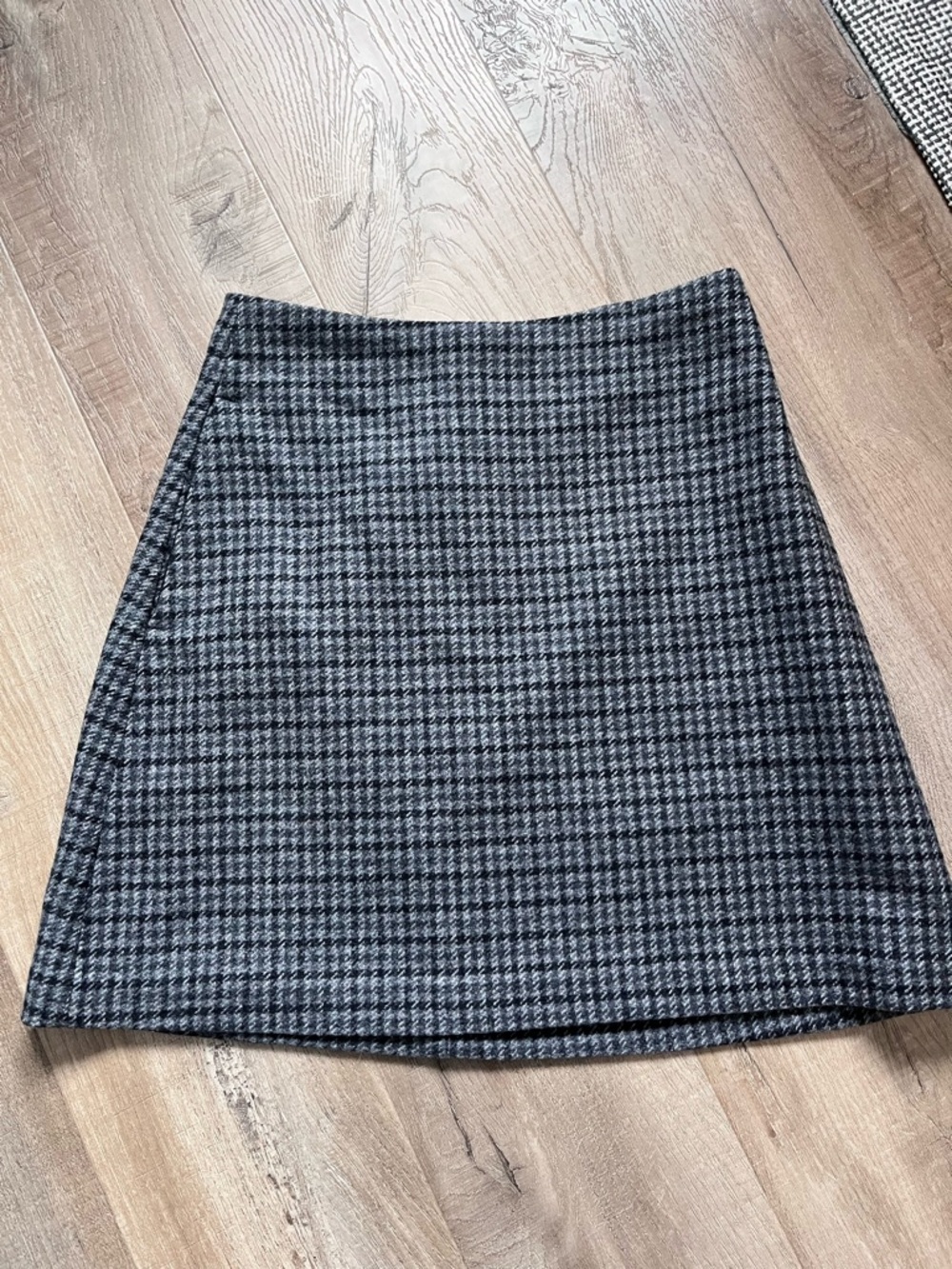 Wilfred Classic Houndstooth A-Line Skirt - Black/Gray